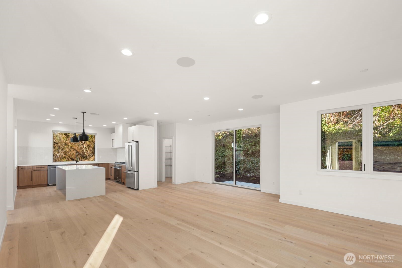 5246 23rd Avenue Southwest Seattle, WA 98106 - Photo 5 of 27