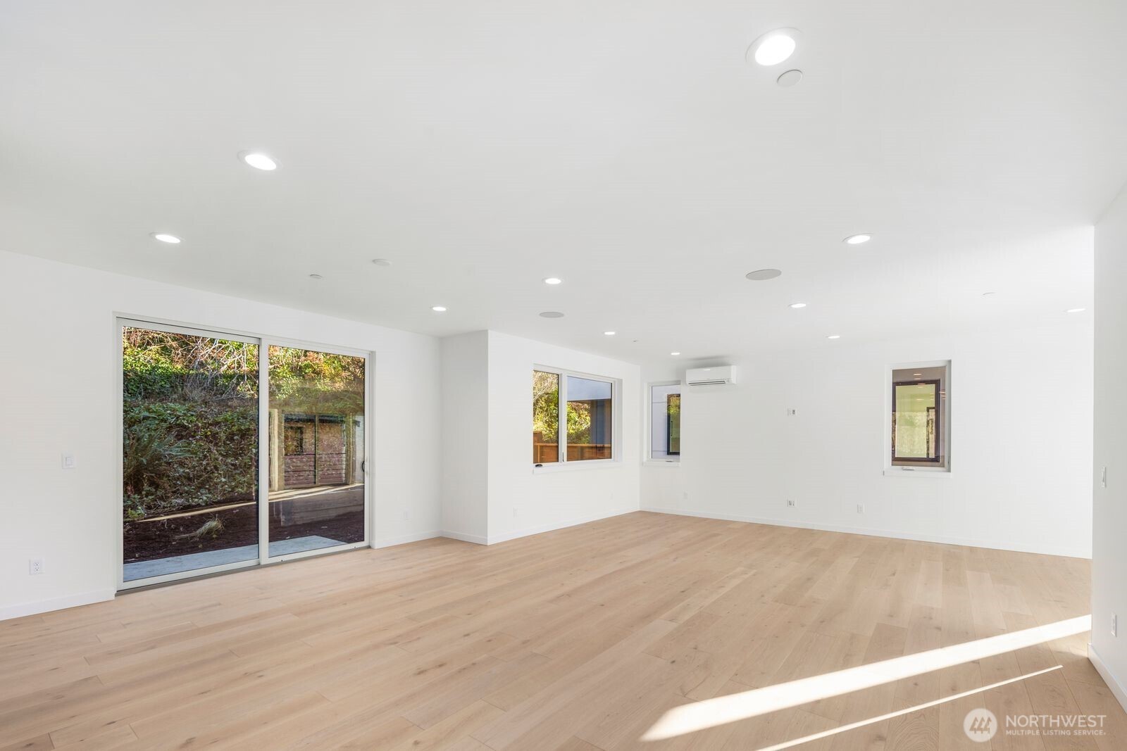 5246 23rd Avenue Southwest Seattle, WA 98106 - Photo 7 of 27