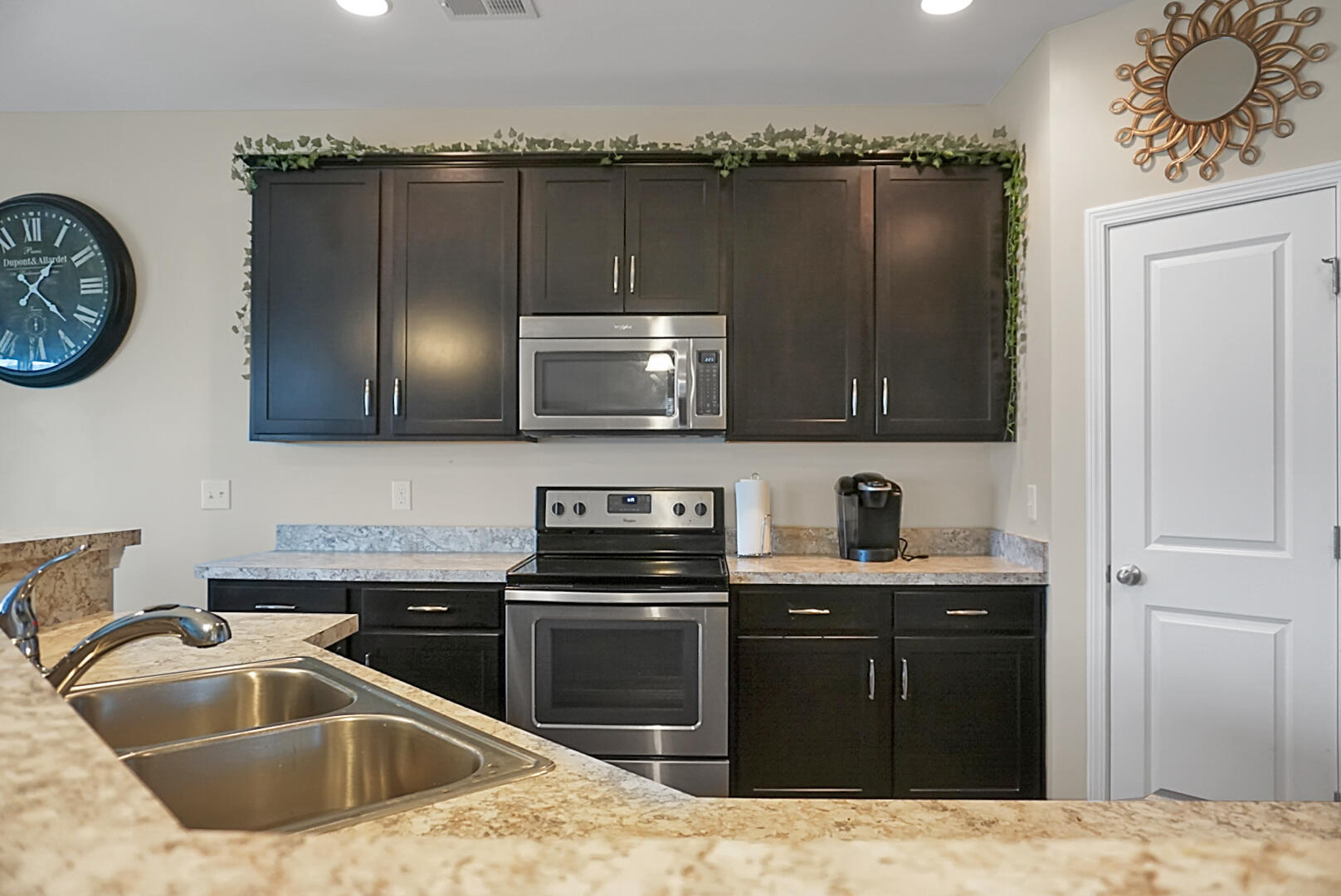 204 Spectrum Road Summerville, SC 29486 - Photo 8 of 43 DSC02870