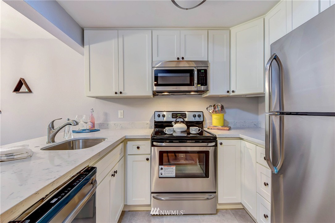 17413 119th Lane Southeast, Unit F12 Renton, WA 98058 - Photo 3 of 17 Gallery Image 3