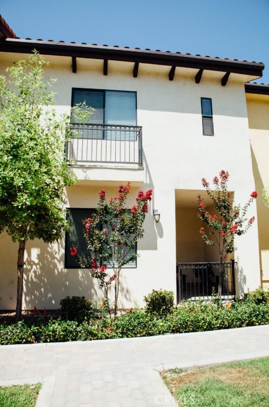 920 Central Riverside, CA 92507 - Photo 38 of 40 front view of a house with a street