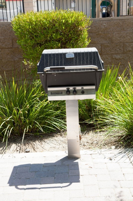 920 Central Riverside, CA 92507 - Photo 39 of 40 a view of outdoor space with garden