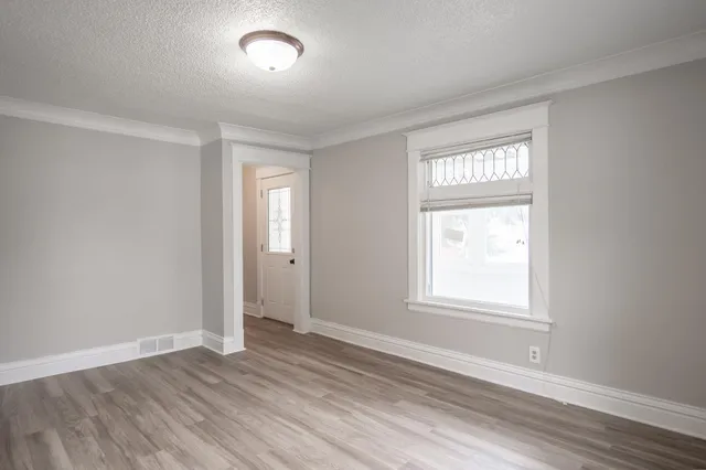 $254,900 | 938 North Cypress Street, St. Paul, MN 55106