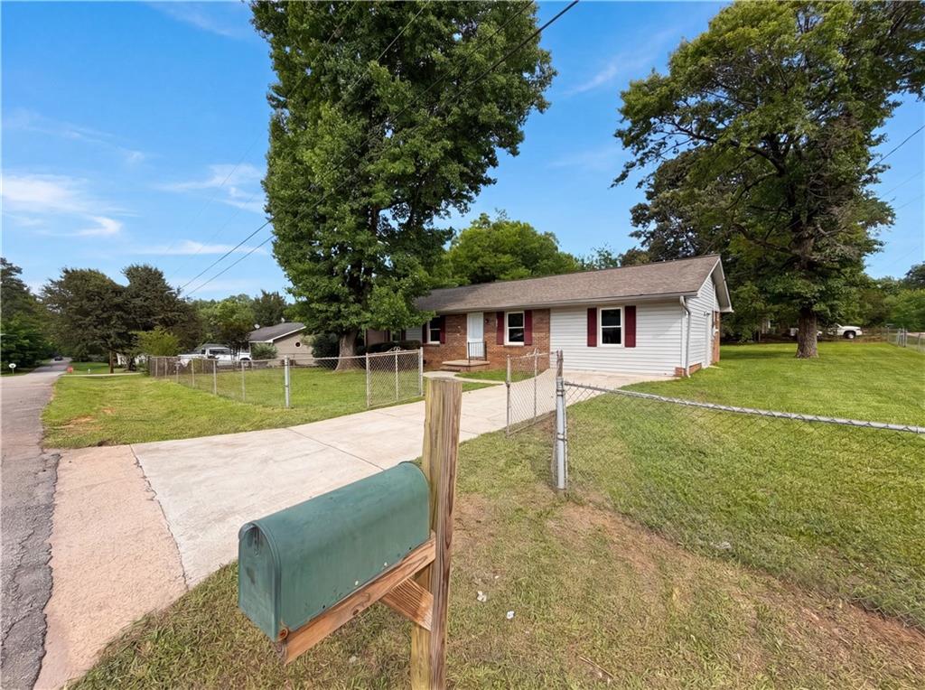 5552 Pine Street Lula, GA 30554 - Photo 3 of 31