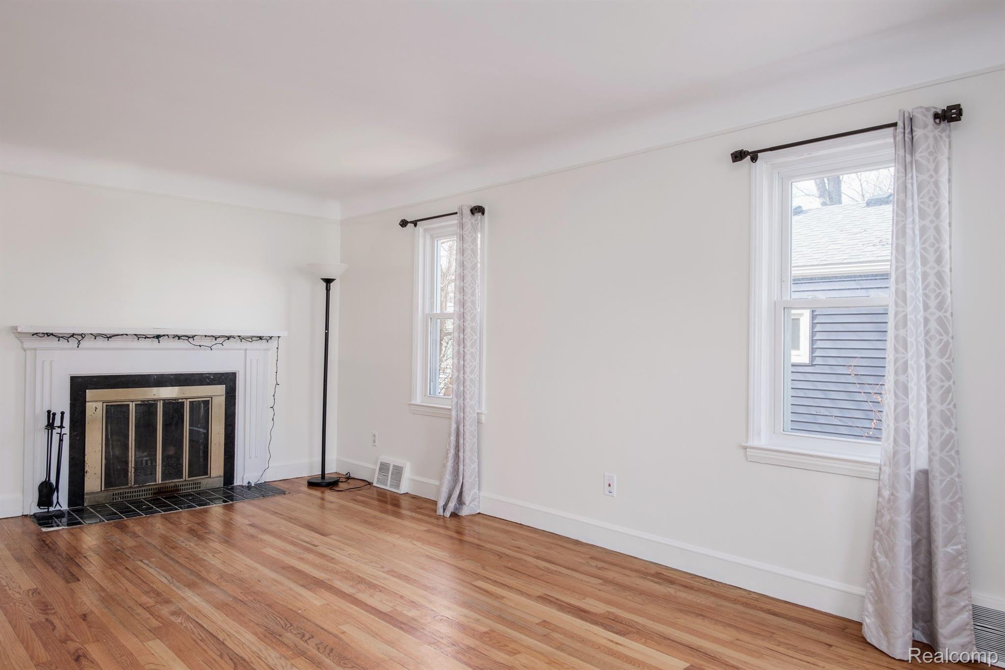 2227 Hampton Road Grosse Pointe, MI 48236 - Photo 15 of 32 Gallery Image 15