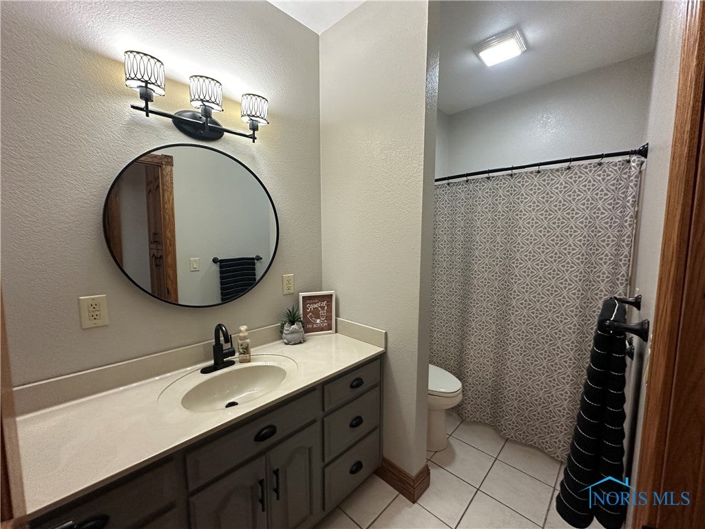 14428 Singer Road Defiance, OH 43512 - Photo 25 of 36 Second Full Bathroom