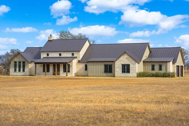 $1,750,000 | 1402 Country Side Bend, Fredericksburg, TX 78624