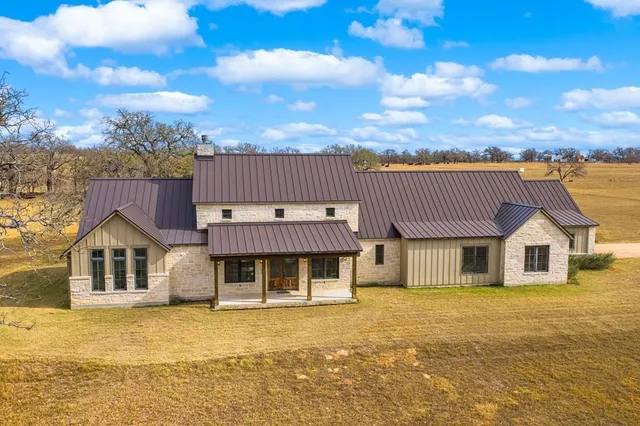 $1,750,000 | 1402 Country Side Bend, Fredericksburg, TX 78624