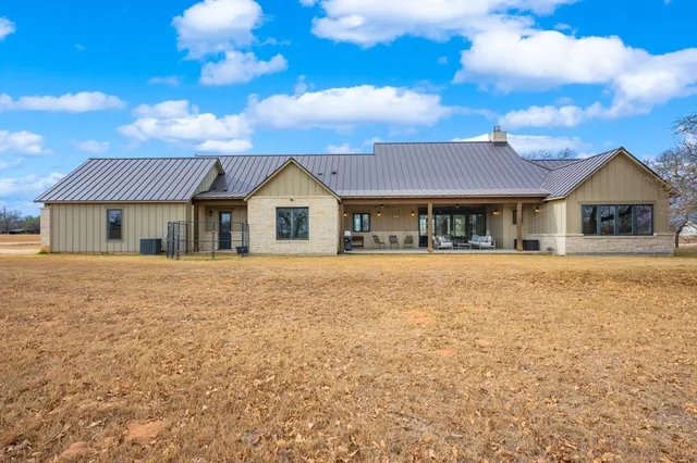 $1,750,000 | 1402 Country Side Bend, Fredericksburg, TX 78624