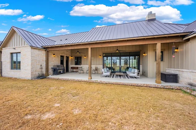 $1,750,000 | 1402 Country Side Bend, Fredericksburg, TX 78624