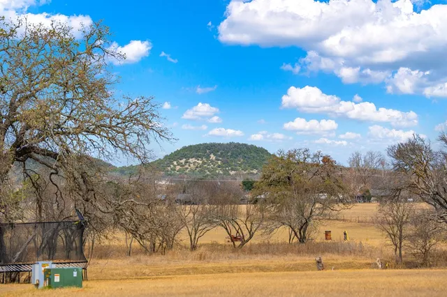 $1,750,000 | 1402 Country Side Bend, Fredericksburg, TX 78624