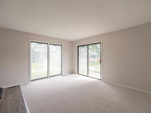 $239,900 | 2S739 Winchester Circle East, Unit 1, Warrenville, IL 60555