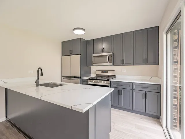 $239,900 | 2S739 Winchester Circle East, Unit 1, Warrenville, IL 60555