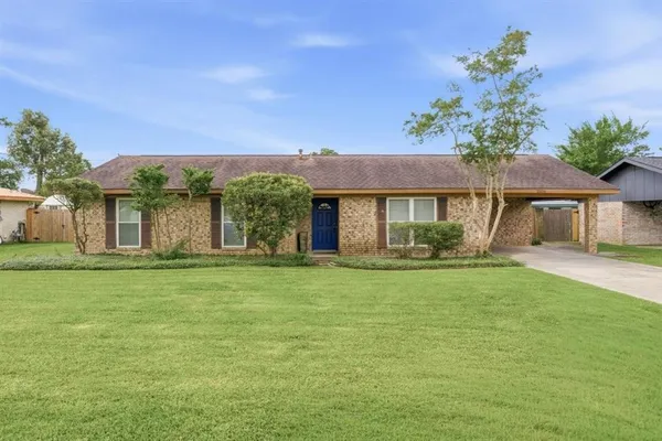 $215,000 | 2328 Acadienne Street, Sulphur, LA 70663