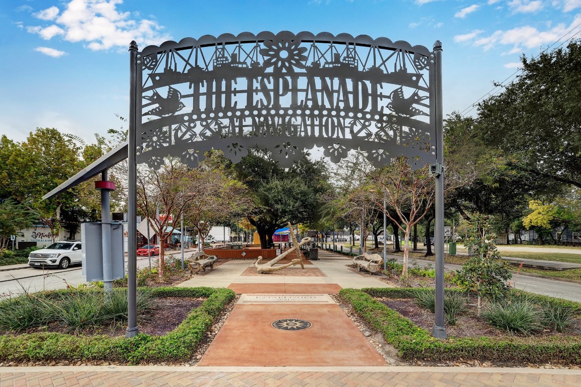 3041 Clinton Drive Houston, TX 77020 - Photo 26 of 29 a view of a building with a garden