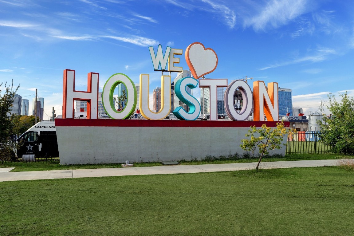 3041 Clinton Drive Houston, TX 77020 - Photo 27 of 29 a sign that is on the wall