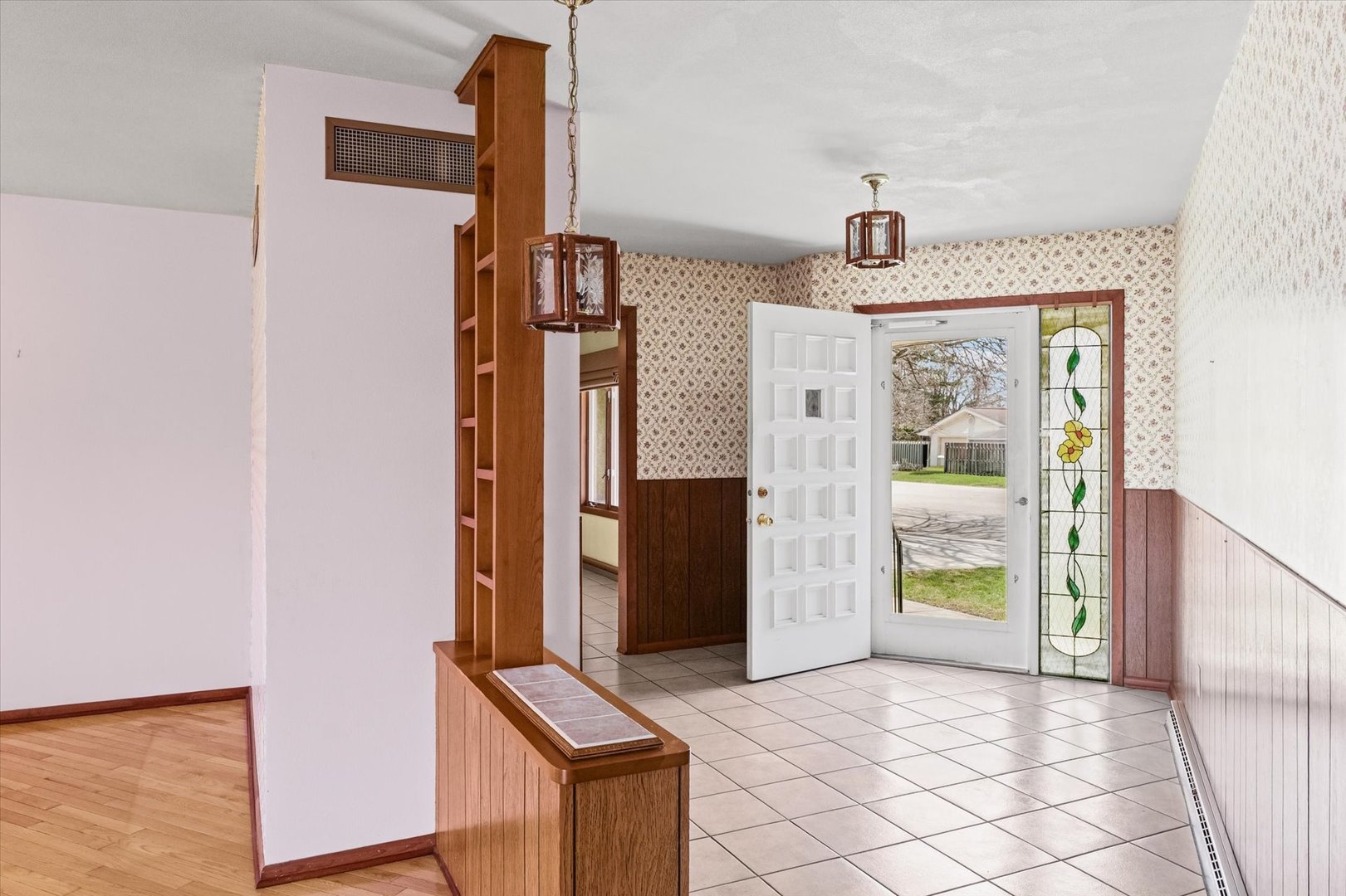 510 Parker Place Rantoul, IL 61866 - Photo 5 of 33 view of hall way with mirror