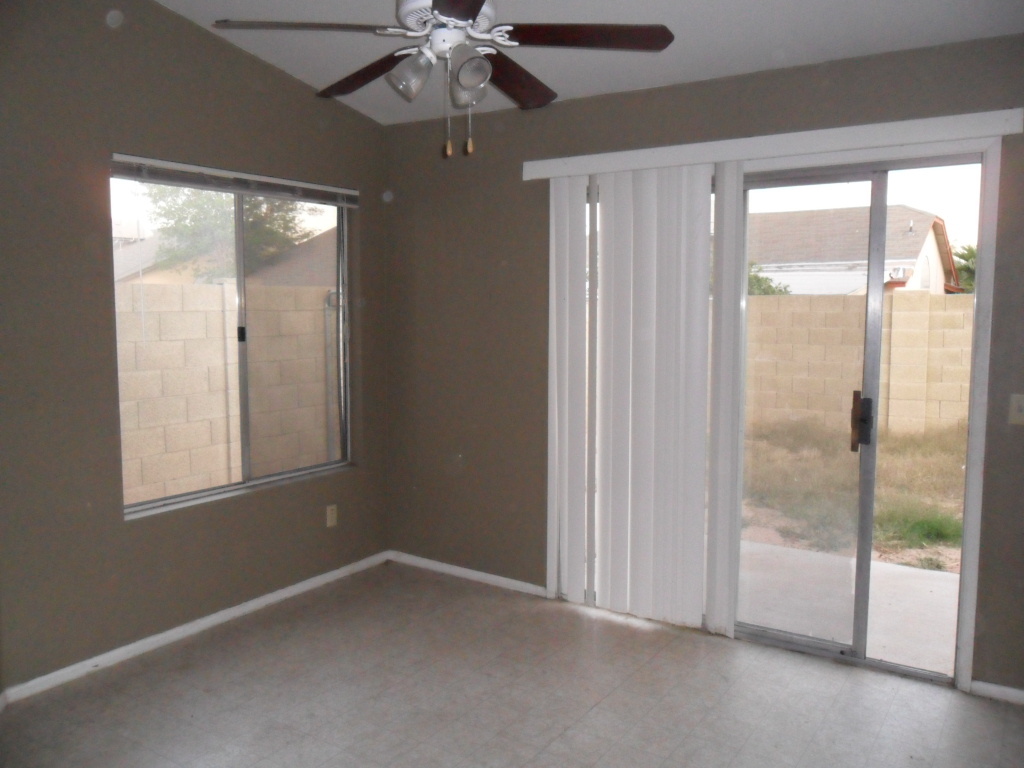1744 East Carter Road Phoenix, AZ 85042 - Photo 2 of 20 023 284889 Dining Area