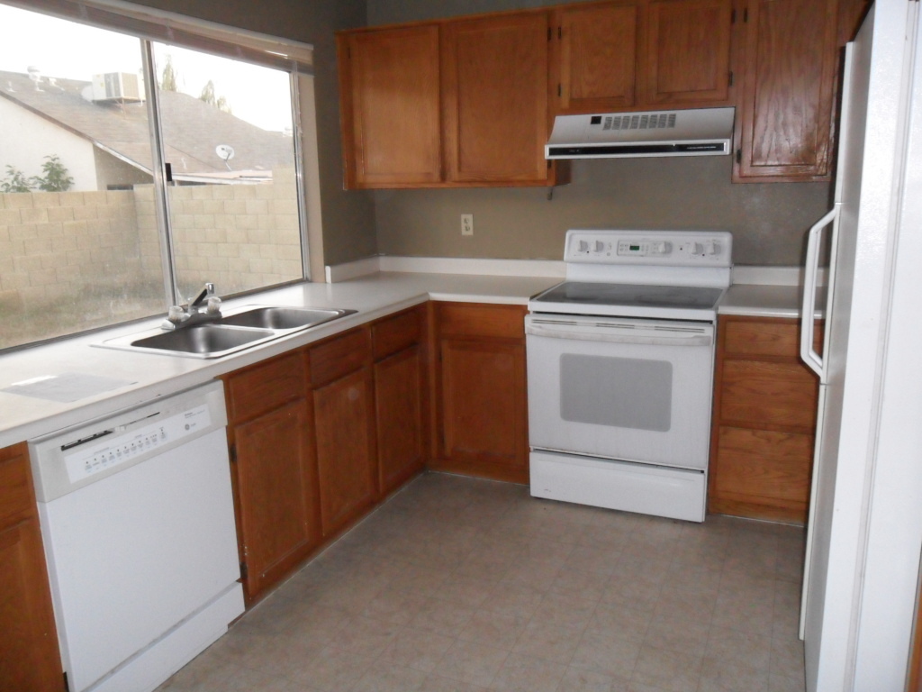 1744 East Carter Road Phoenix, AZ 85042 - Photo 3 of 20 023 284889 Kitchen