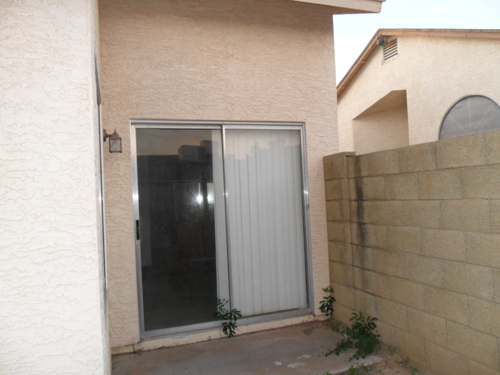 1744 East Carter Road Phoenix, AZ 85042 - Photo 7 of 20 023 284889 Master Patio