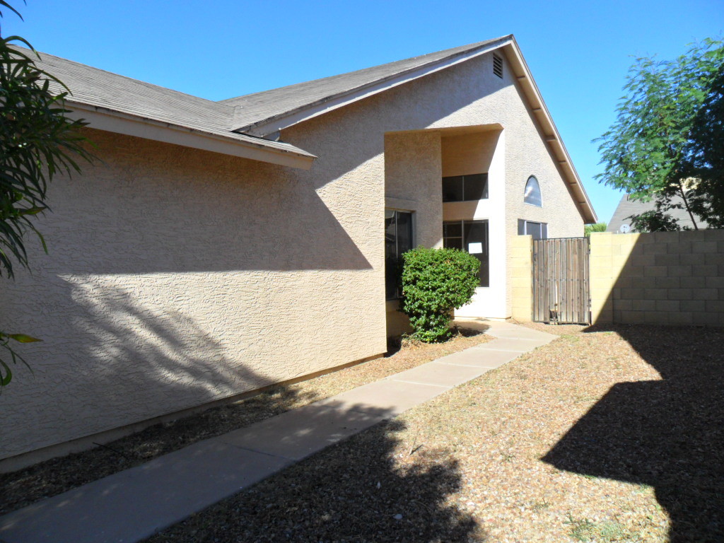 1744 East Carter Road Phoenix, AZ 85042 - Photo 9 of 20 023 284889 Side Entry