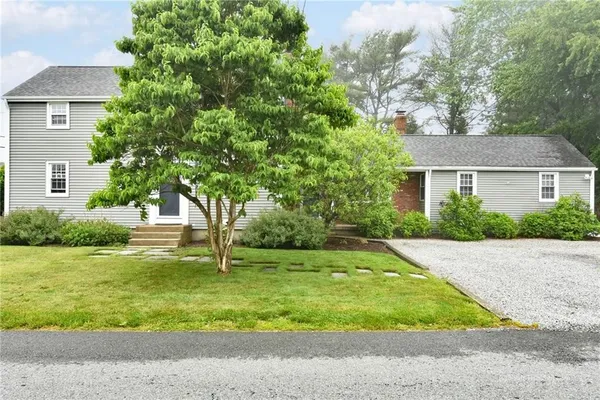$1,100,000 | 17 Melbourne Drive, Narragansett, RI 02882
