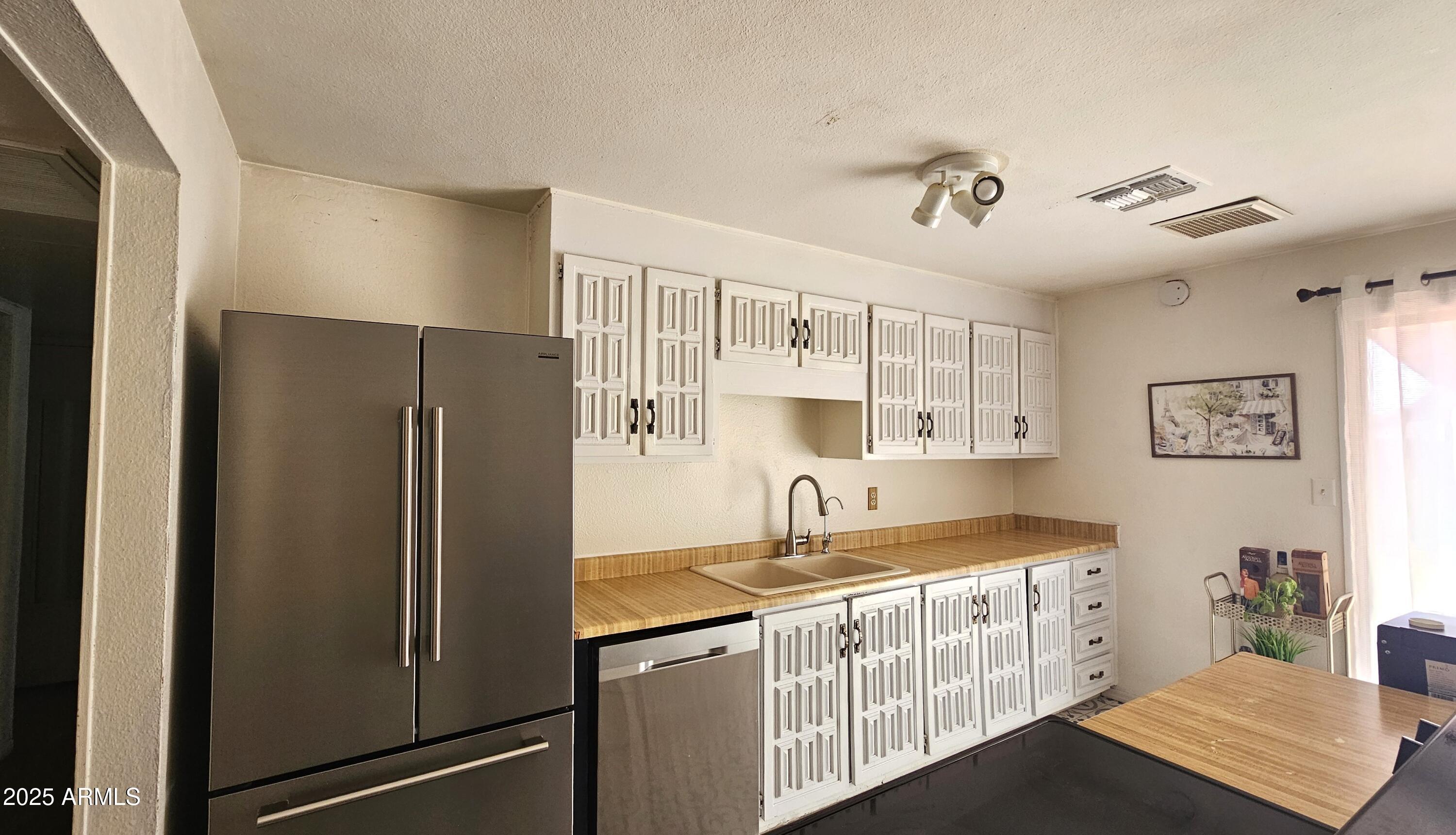 6829 West Berkeley Road Phoenix, AZ 85035 - Photo 8 of 13 20250814_091321