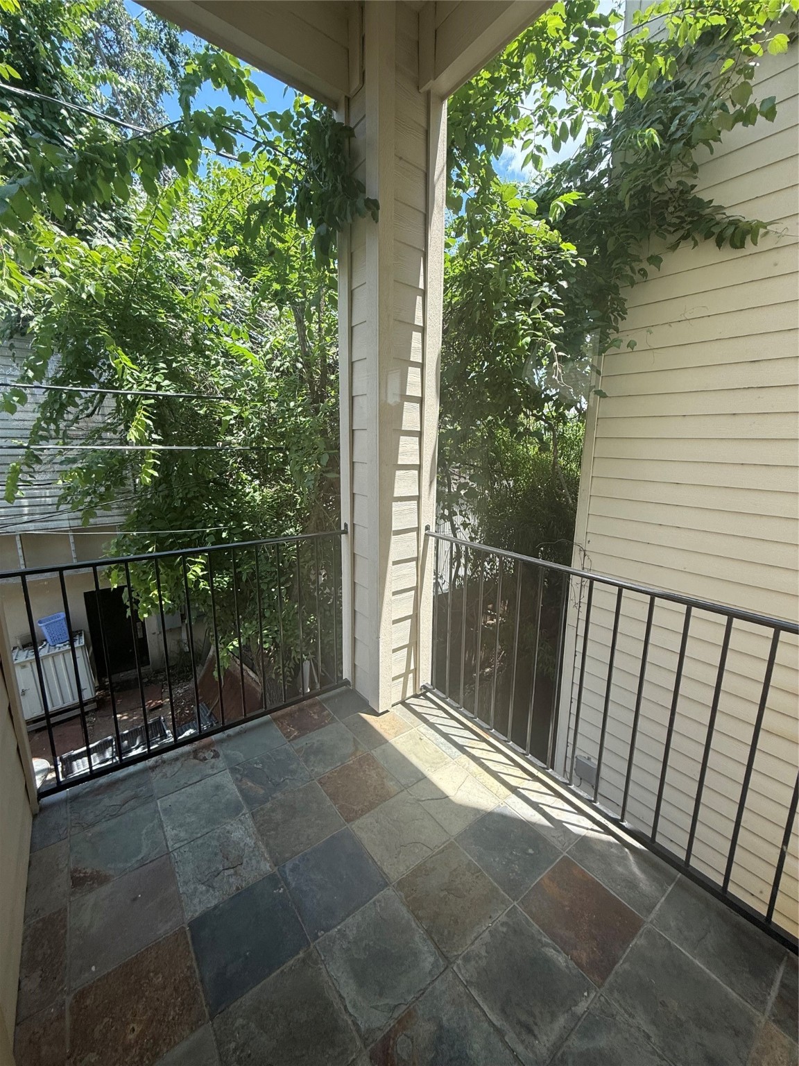 906 Reinerman Street Houston, TX 77007 - Photo 23 of 48 Balcony