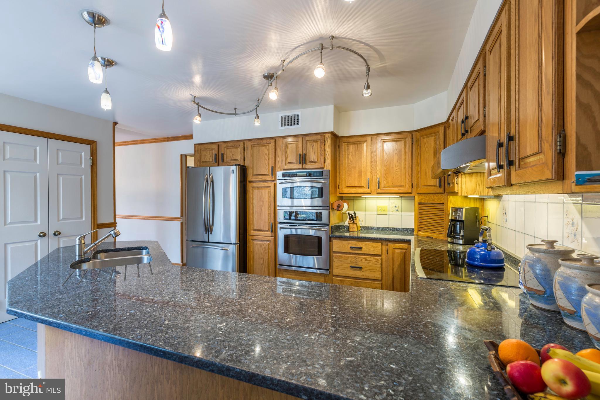 1942 High Ridge Road Annapolis, MD 21409 - Photo 15 of 30 Notice Lighting