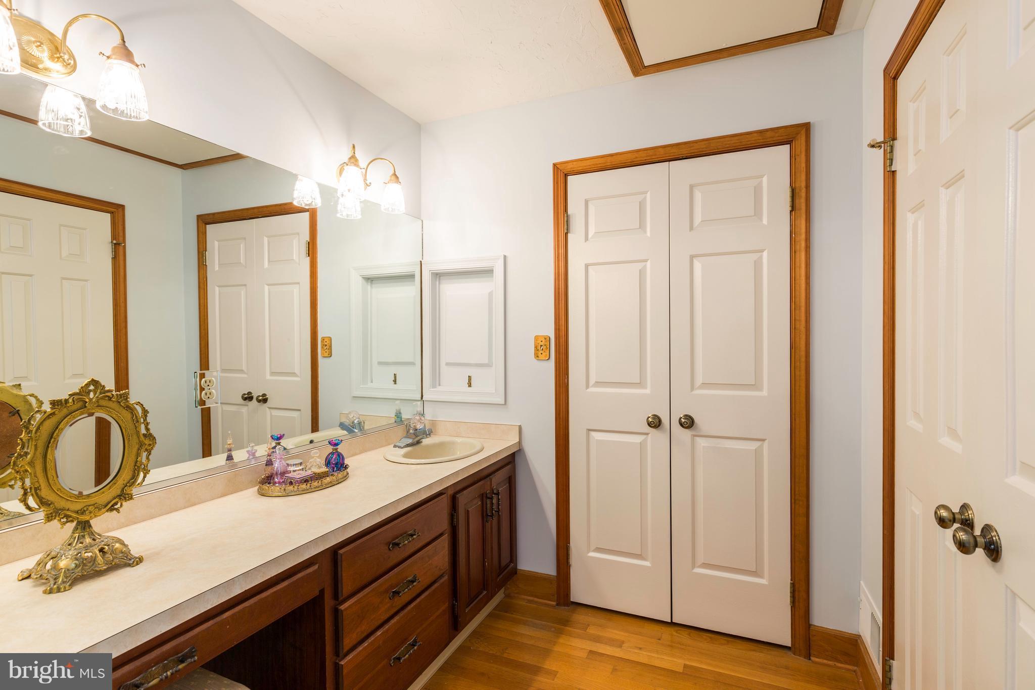 1942 High Ridge Road Annapolis, MD 21409 - Photo 19 of 30 Dressing room area