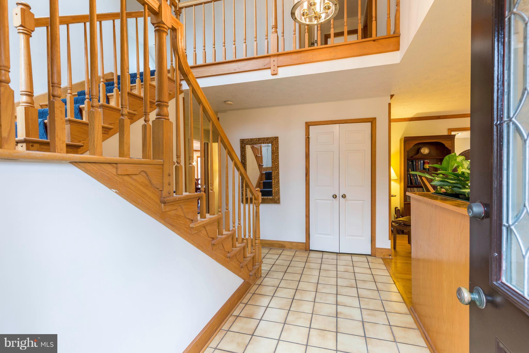 1942 High Ridge Road Annapolis, MD 21409 - Photo 4 of 30 Open Foyer w/ landing