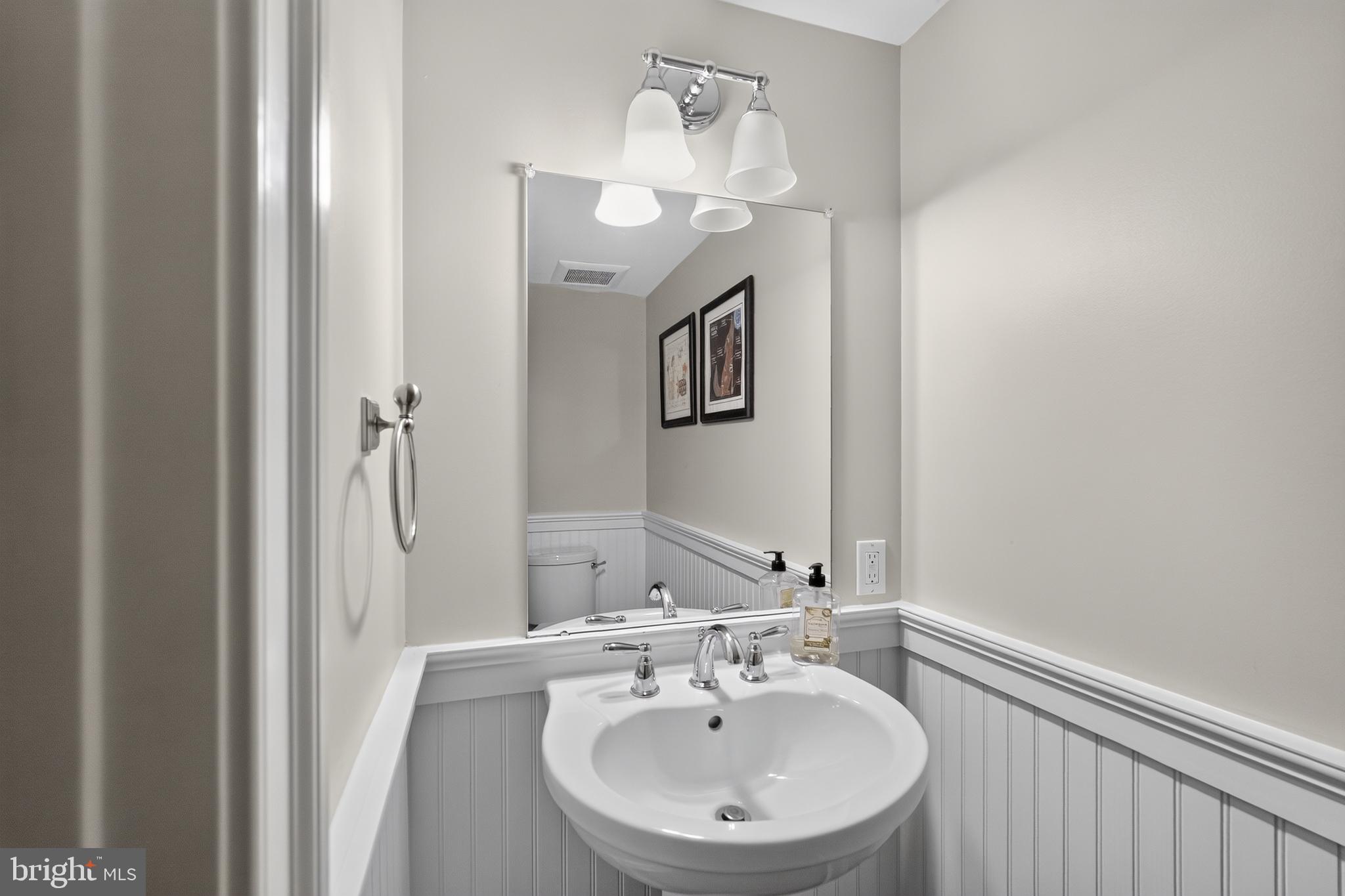39 Crestline Road Wayne, PA 19087 - Photo 48 of 56 Basement's powder room