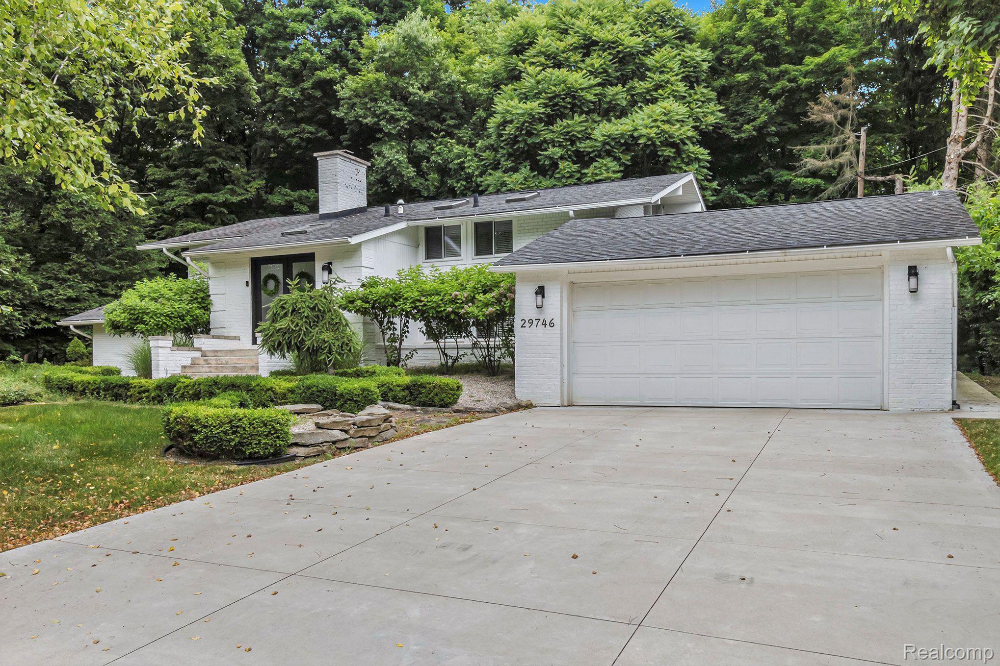 29746 Highmeadow Road Farmington, MI 48334 - Photo 5 of 46 Gallery Image 5
