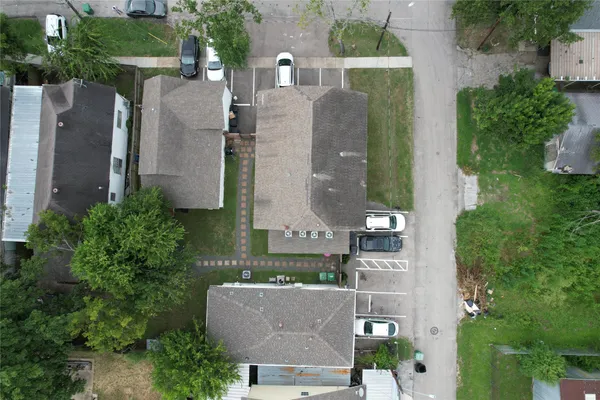 an aerial view of a house with outdoor space and lake view
