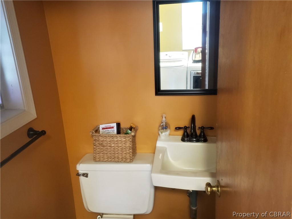 230 Treva Road Sandston, VA 23150 - Photo 19 of 40 Half bath adjacent to Laundry room