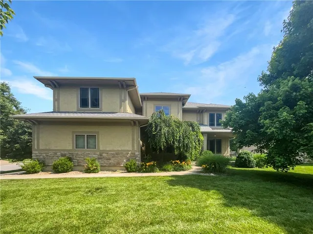 $544,000 | 2300 Northeast Silver Spring Lane, Lee's Summit, MO 64086