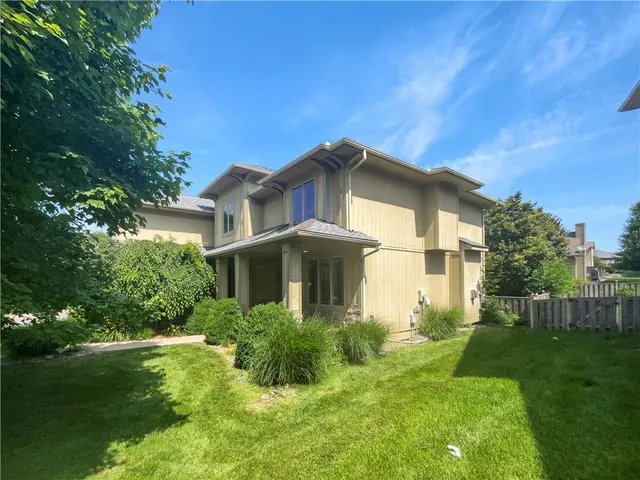 $544,000 | 2300 Northeast Silver Spring Lane, Lee's Summit, MO 64086