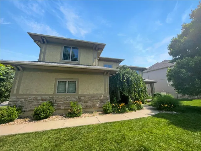 $544,000 | 2300 Northeast Silver Spring Lane, Lee's Summit, MO 64086