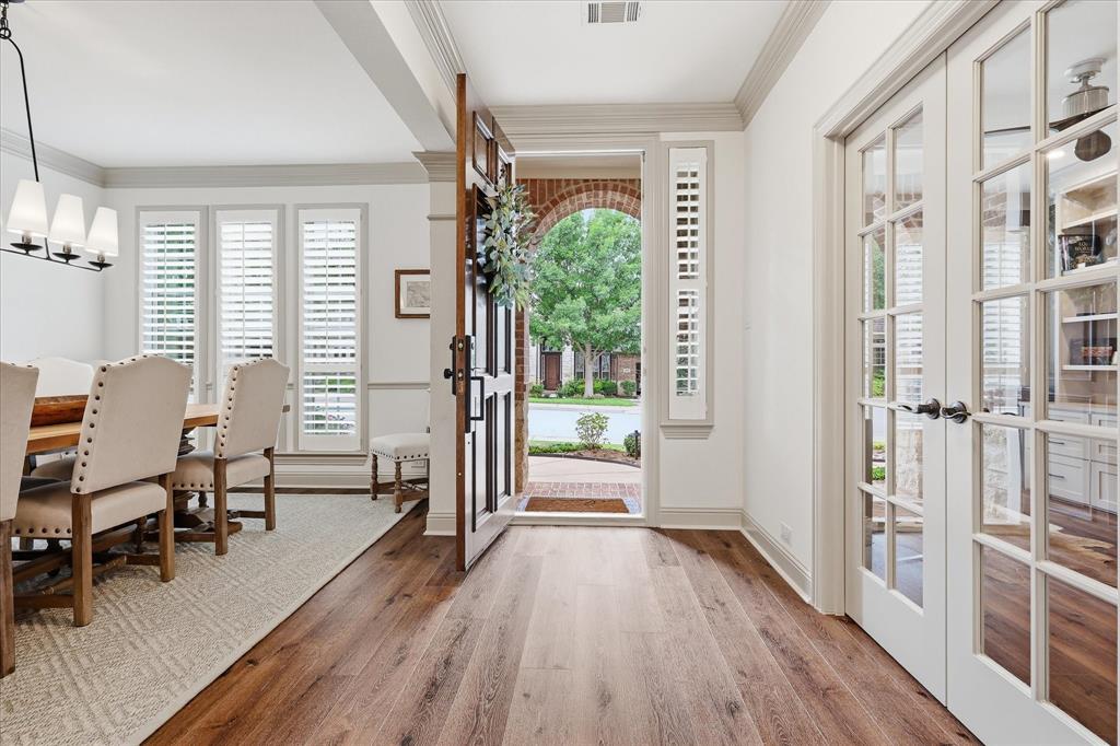 944 Spring Creek Drive Grapevine, TX 76051 - Photo 5 of 37 Pretty Entry