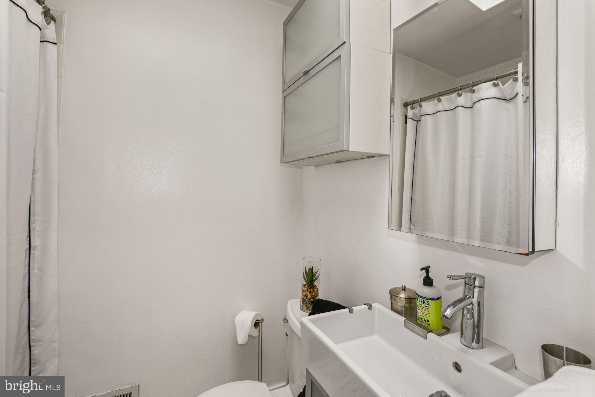 1674 Kramer Street Northeast Washington, DC 20002 - Photo 20 of 28 Bath