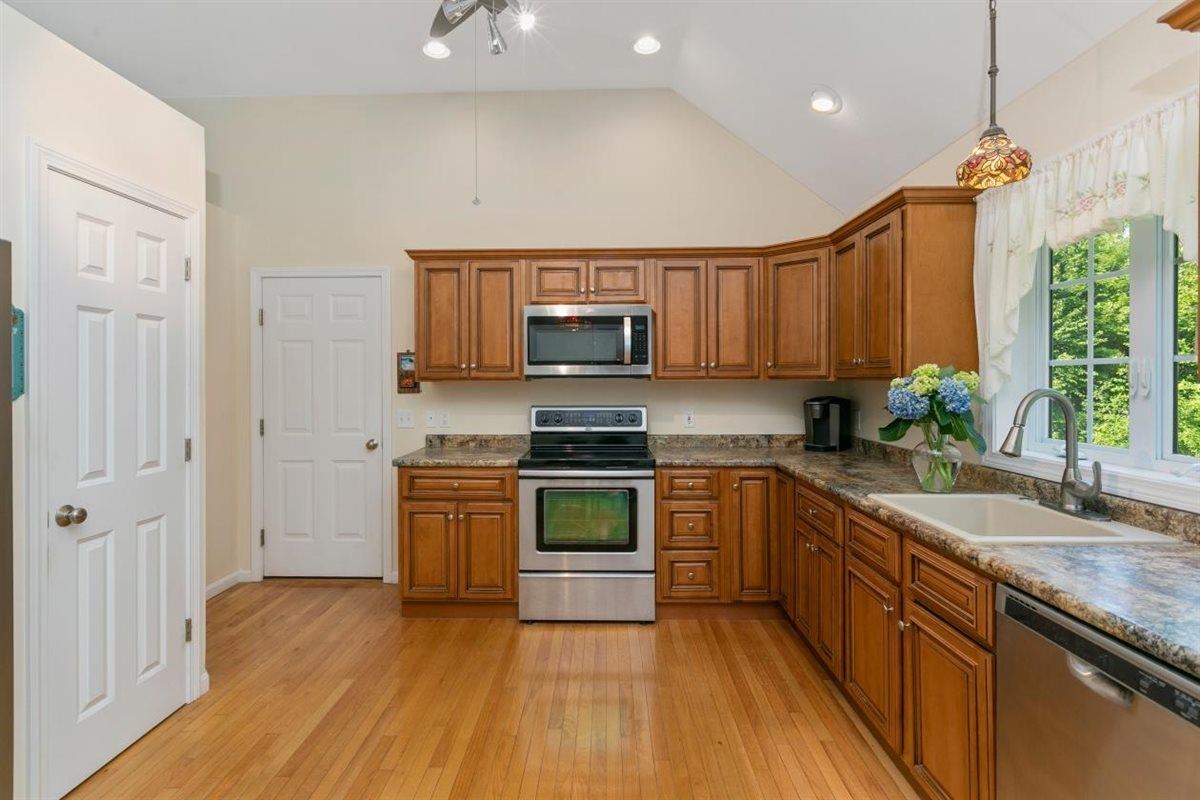 45 Phillips Road Sandown, NH 03873 - Photo 14 of 41 Gallery Image 14