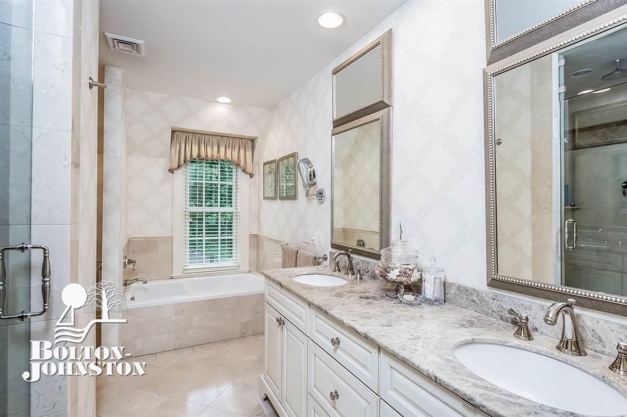 84 Vendome Road Grosse Pointe Farms, MI 48236 - Photo 10 of 41