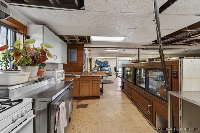 $374,500 | 2001 State Highway 42, Brumley, MO 65017