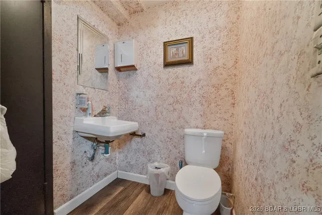 $374,500 | 2001 State Highway 42, Brumley, MO 65017