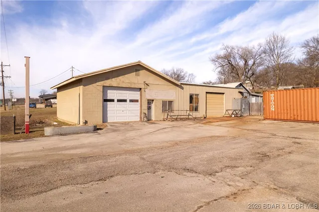 $374,500 | 2001 State Highway 42, Brumley, MO 65017