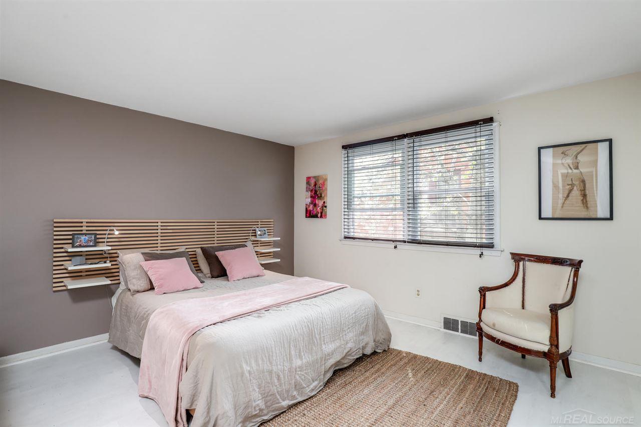937 Lincoln Road Grosse Pointe, MI 48230 - Photo 28 of 34 31378829-27.JPG