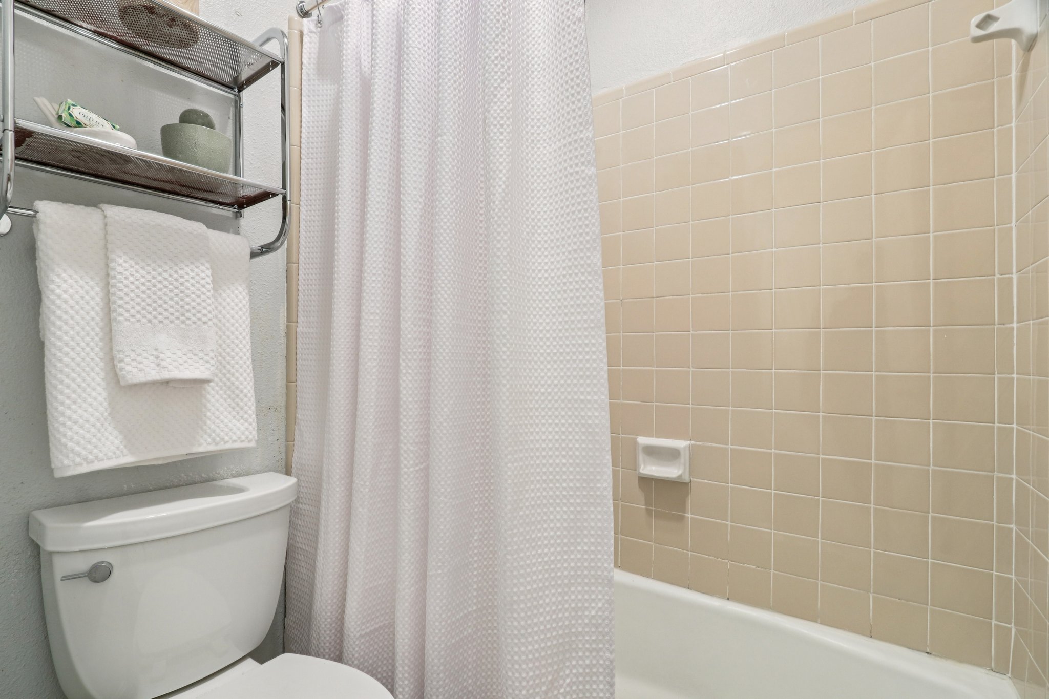 4401 Speedway, Unit 105 Austin, TX 78751 - Photo 32 of 38 The shower and tub combo adds versatility for everything from quick rinses to long unwind nights.