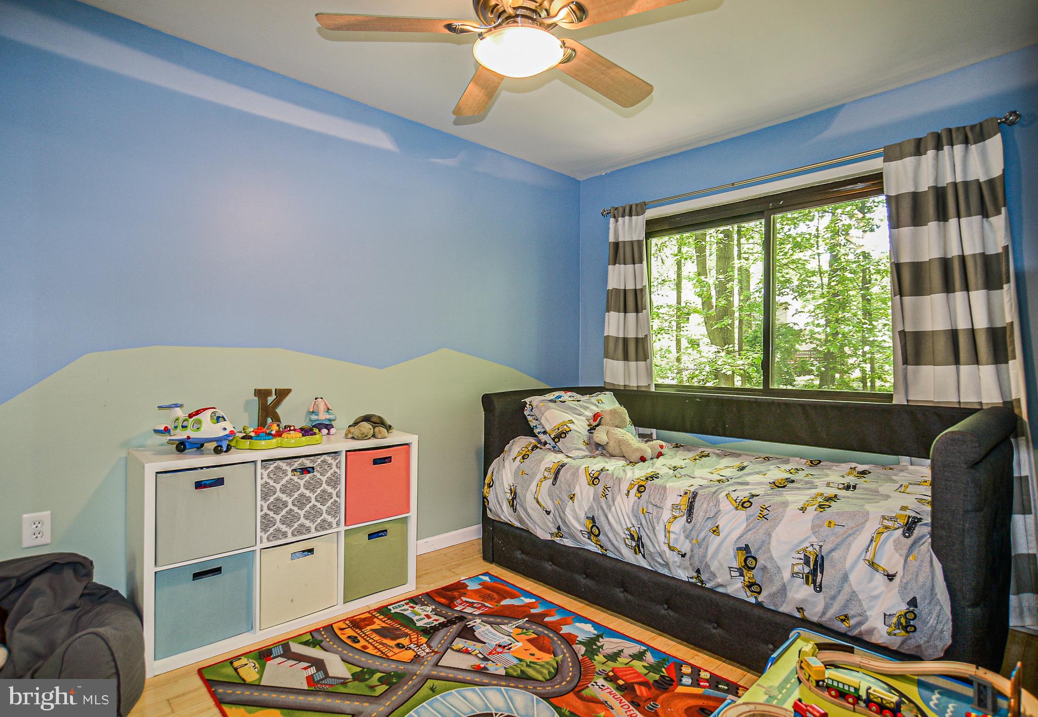 2410 Cloudcroft Square Reston, VA 20191 - Photo 14 of 26 Bedroom 3 with Ceiling Fan & Mirrored Closet Door