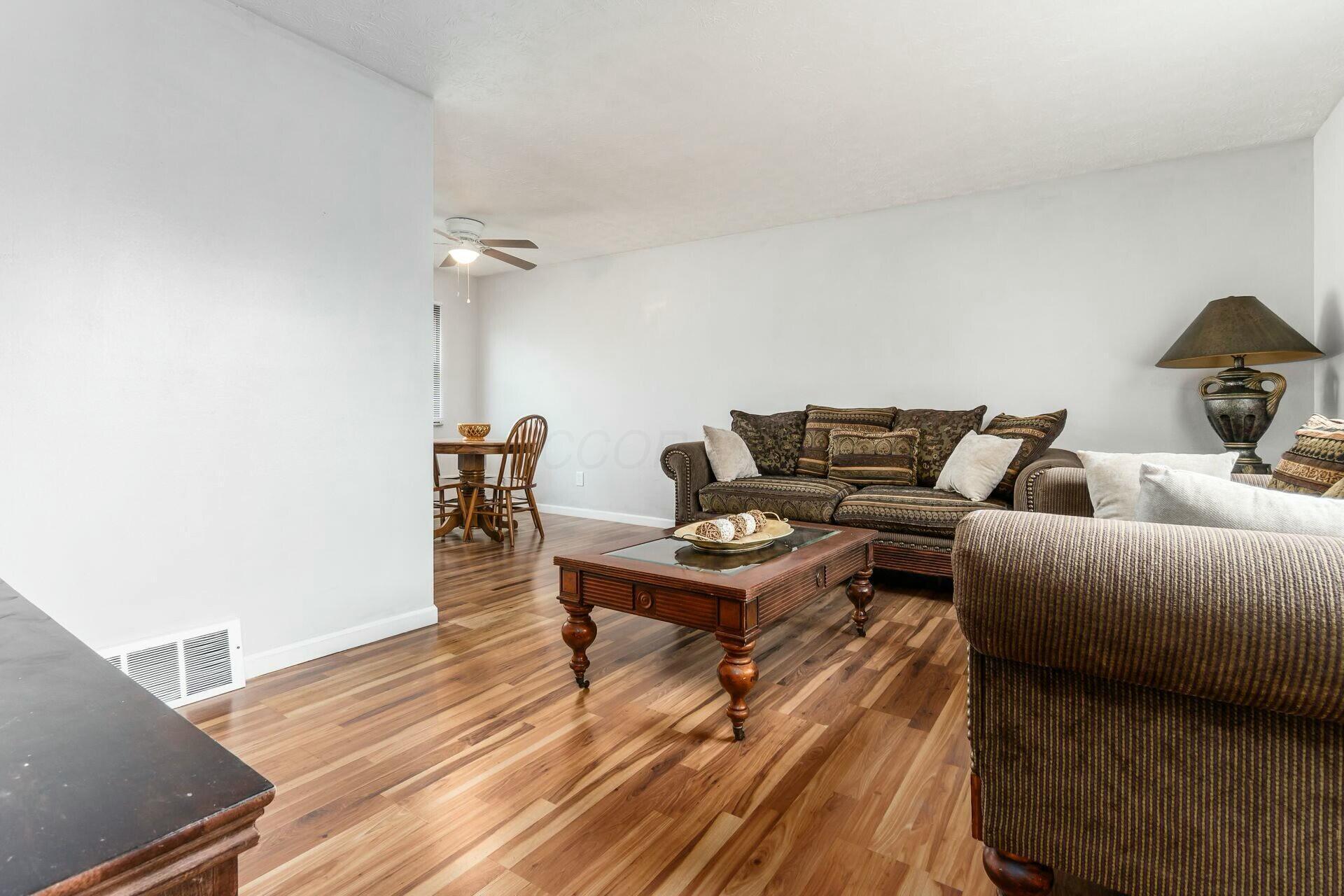3020 Upton Road East Columbus, OH 43232 - Photo 7 of 47 living room