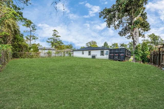 a view of a house with a backyard